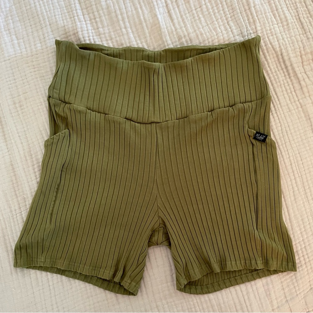 Phoenix Bike Shorts in Olive
